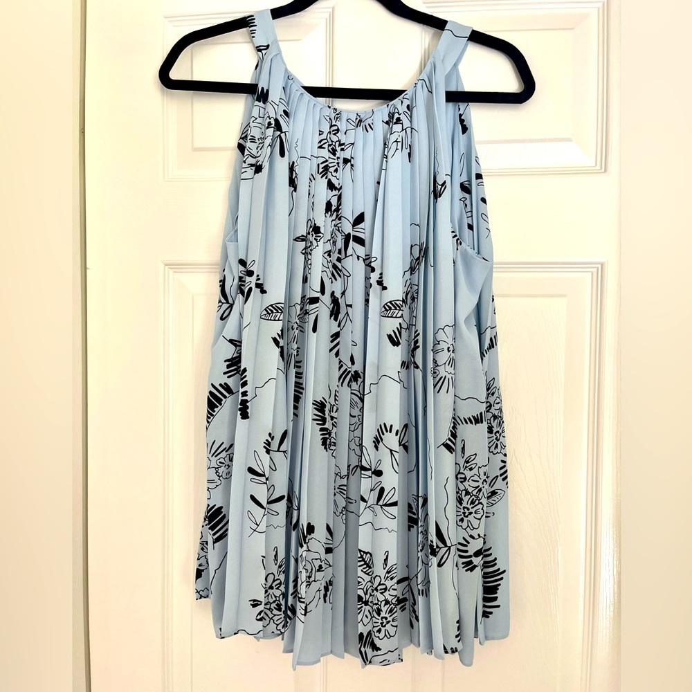 NWT Tahari Gorgeous Top